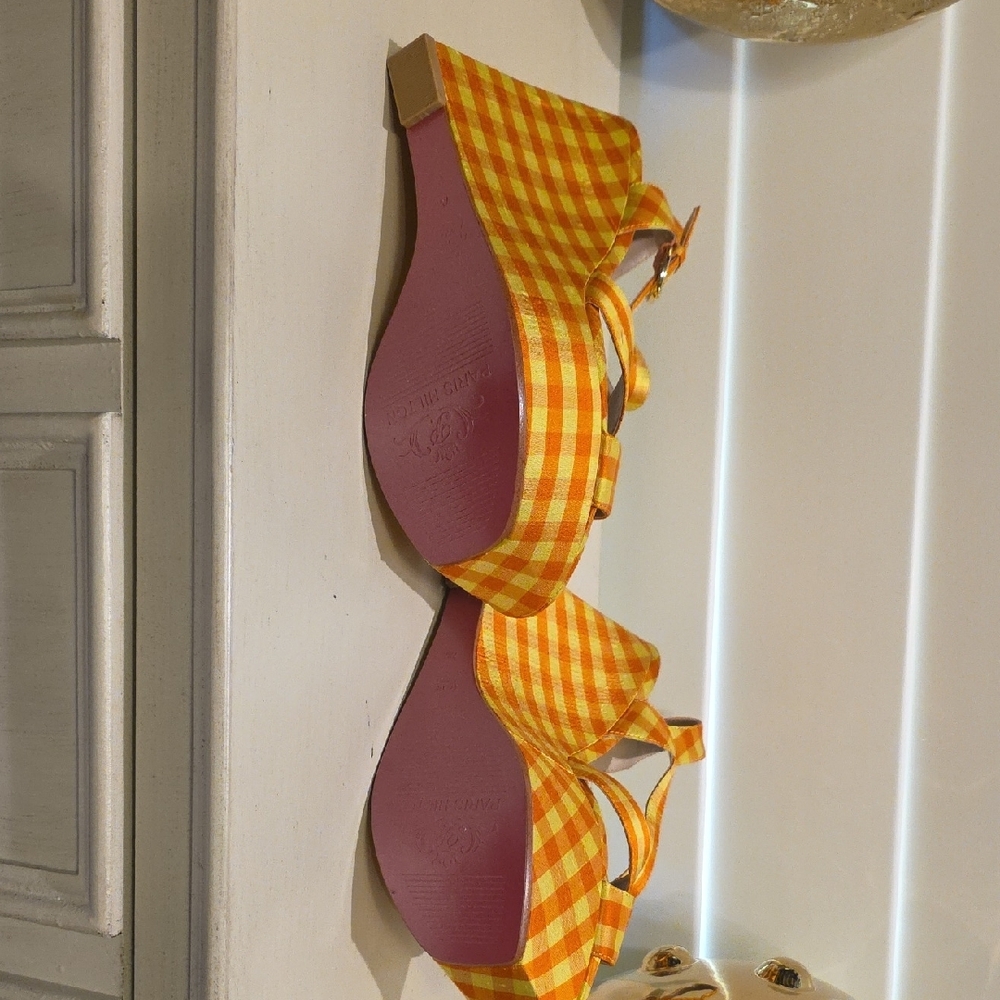 New Paris Hilton Yellow Plaid Wedges - Picture 2 of 2